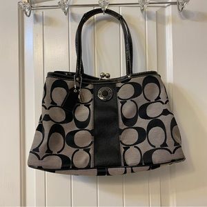 🤍🖤Vintage Coach Black Signature Kisslock Carryall 🖤🤍